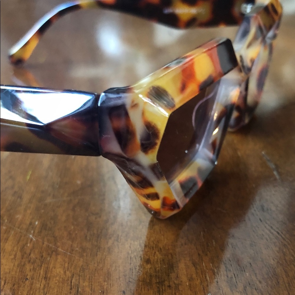 Tortoise Shell Geometric Retro trendy Sunglasses - Picture 5 of 8